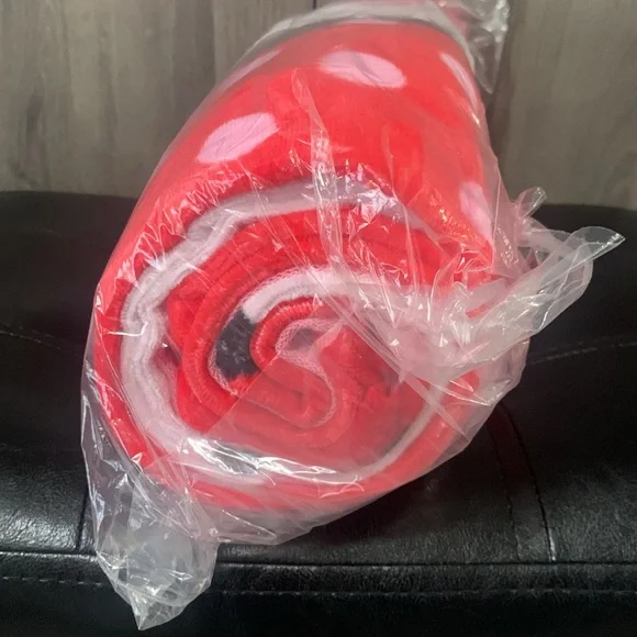 New Hello Kitty Red With Pink Polka Dots Large 34" x 64" Cotton Beach Towel - Picture 7 of 8